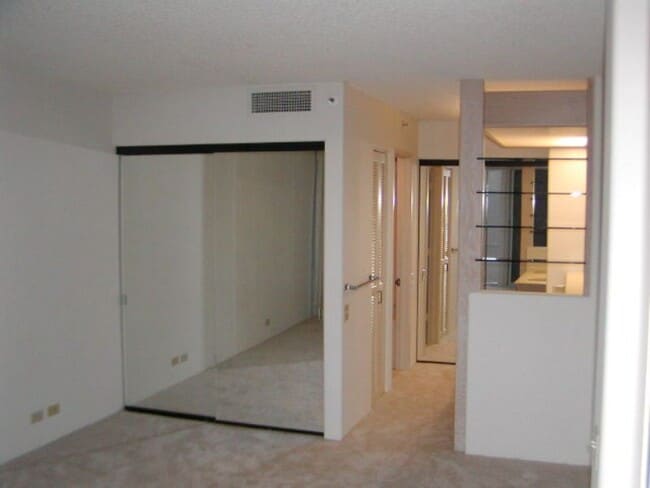 Foto del edificio - Immaculate 2/2/2 with Downtown and Ocean Views