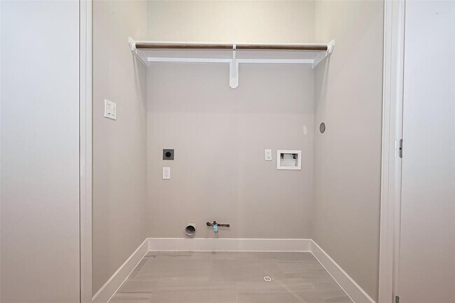 Foto del edificio - 8113 Esther Acres Ln