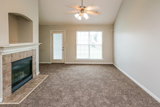 Building Photo - 4832 Ashcroft Dr