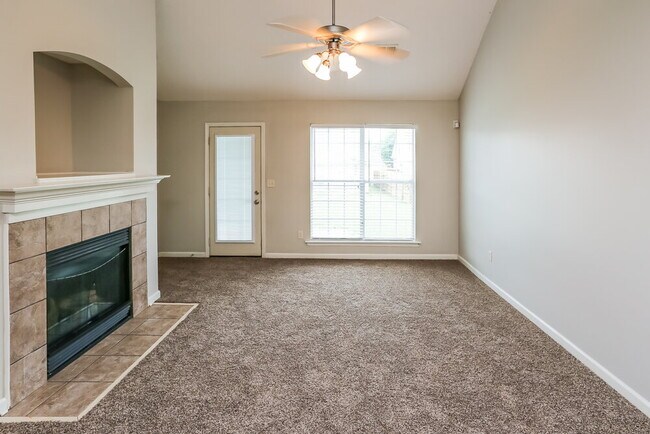 Foto del edificio - 4832 Ashcroft Dr