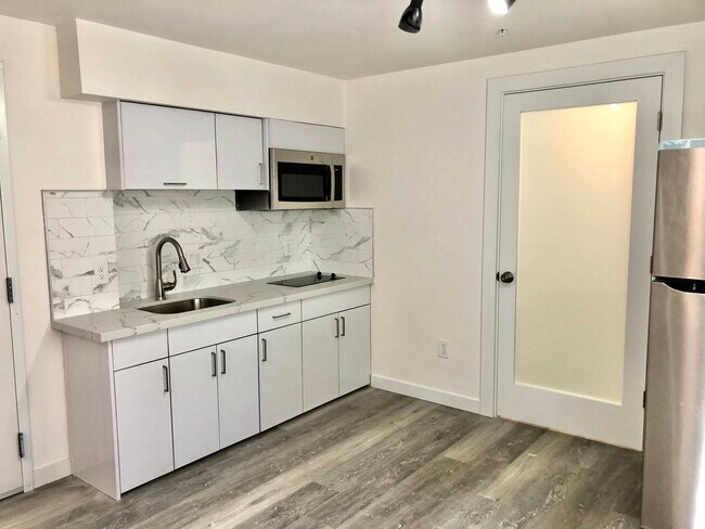 Área de cocina - 10734 Stone Ave N