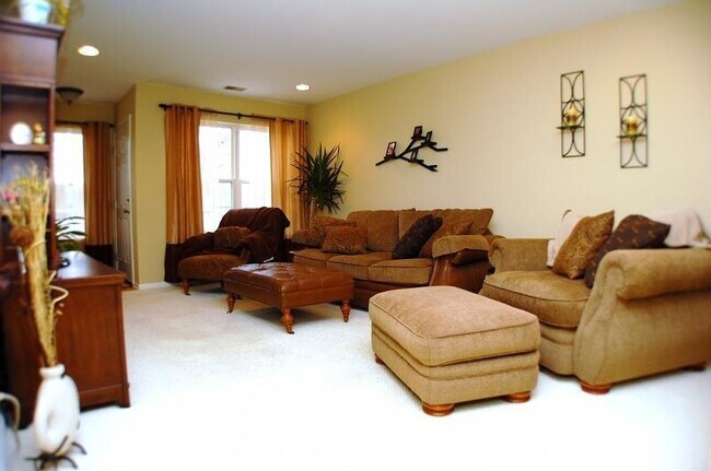Foto del edificio - 4 Pond Hollow Dr