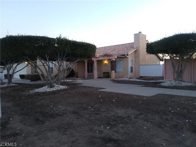 Foto del edificio - 12375 Pacoima Rd