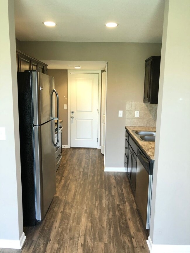 Building Photo - 3 Bed Townhome Grain Valley