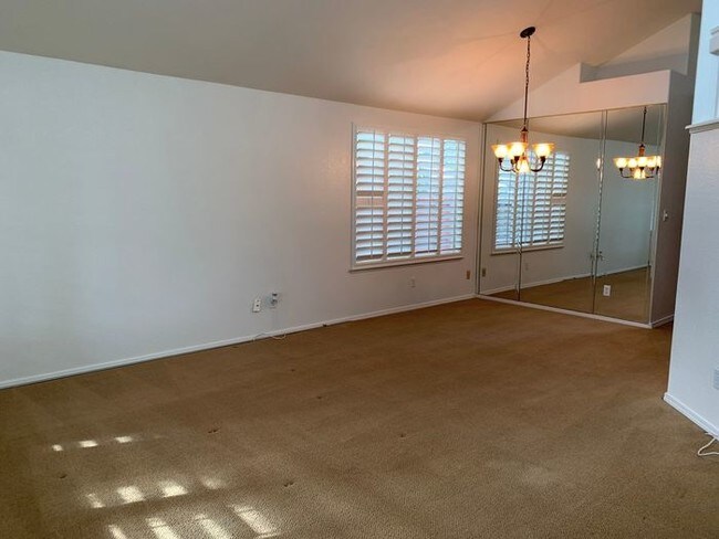 Foto del edificio - Charming Fresno home near River Park!