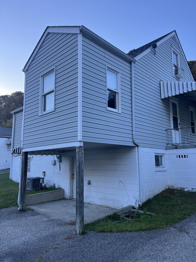 Foto del edificio - 754 Campbells Creek Dr