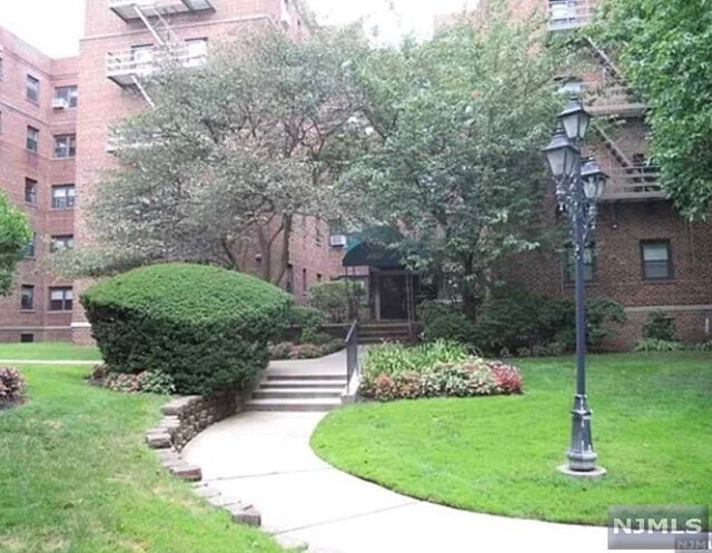 Foto del edificio - 2329 Hudson Terrace