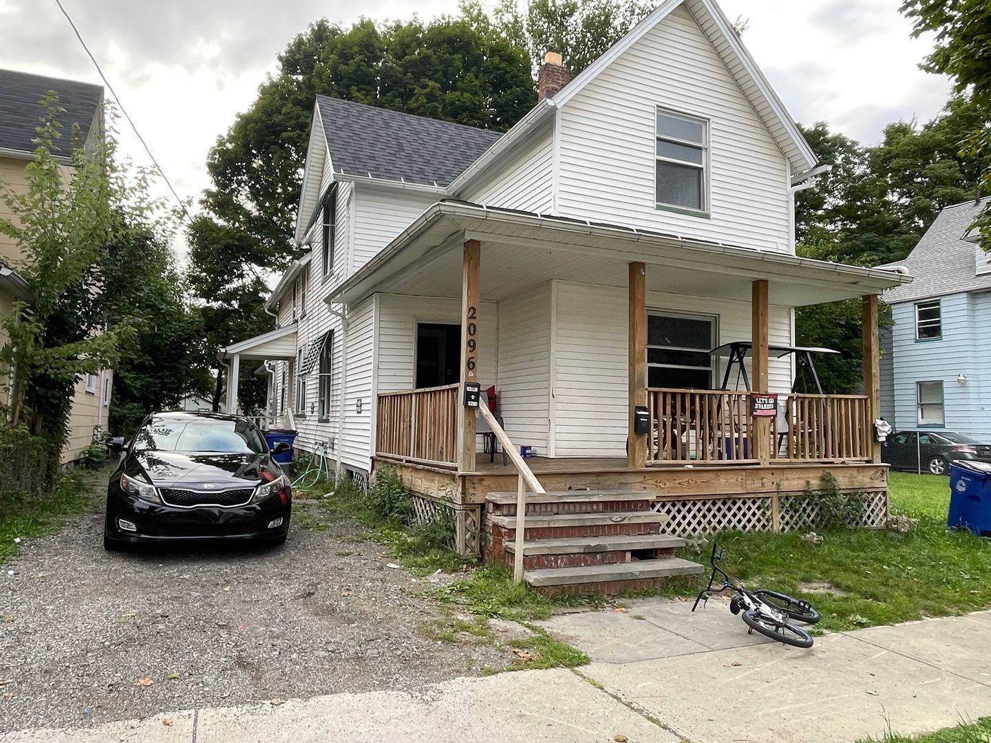 2096 W 93rd St Cleveland, OH 44102 – photo 2