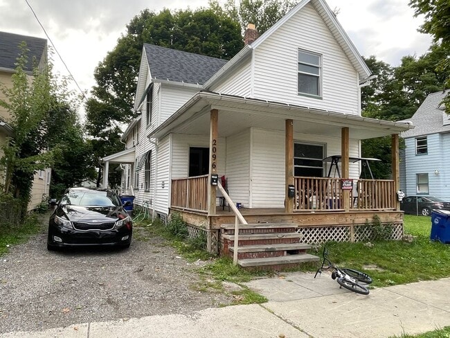 Building Photo - 2096 W 93
