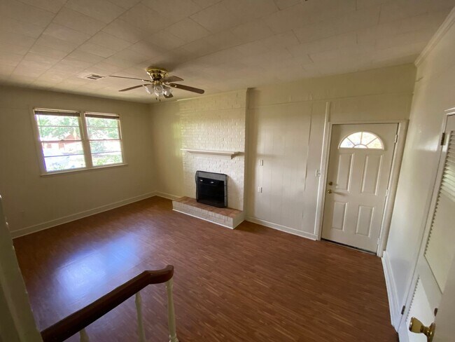 Foto del edificio - Spacious 3 Bedroom House