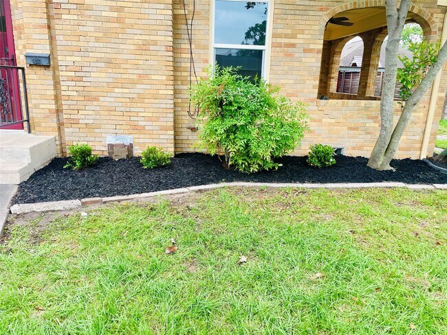 Foto del edificio - 704 Sue St