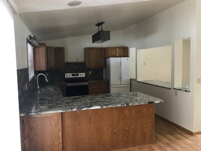 Building Photo - 4350 Buttercup Ln