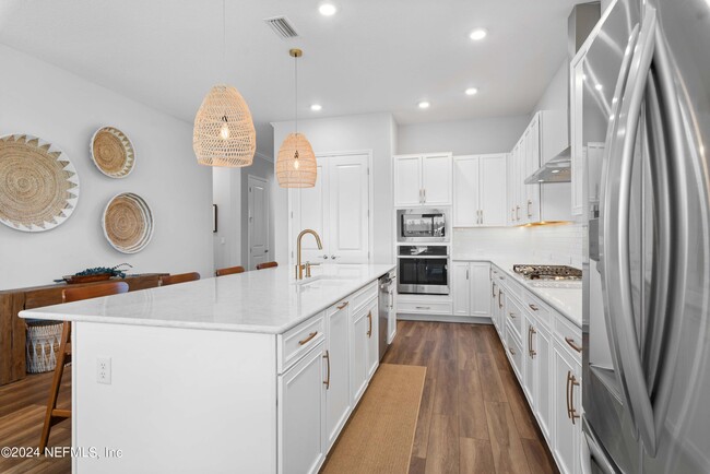 Building Photo - 10682 Aventura Dr
