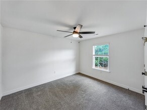 Building Photo - 904 W Dixson St