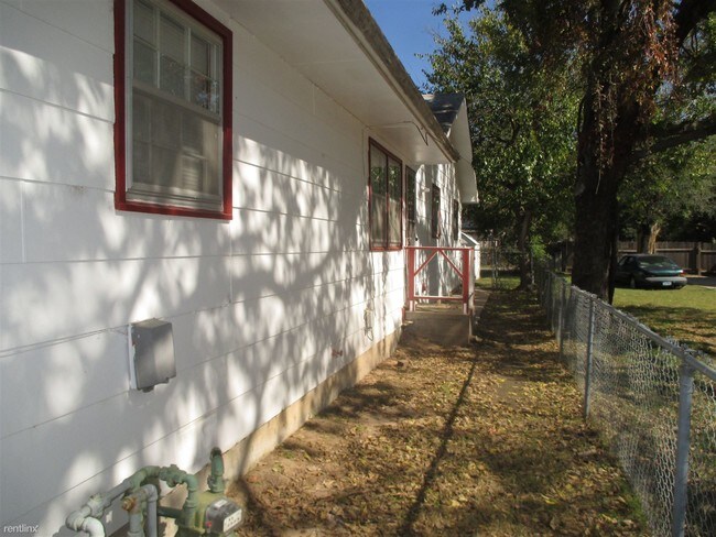 Foto del edificio - 2 br, 1 bath Duplex - 2048 S Gold St