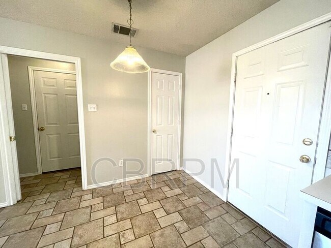 Foto del edificio - 6716 4th St