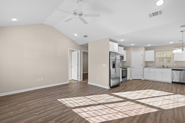 Building Photo - 207 Pine Ridge Rd