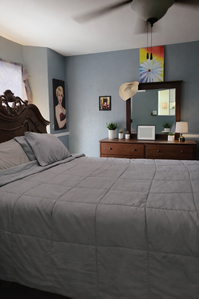 Building Photo - 1391 Espejo Ct