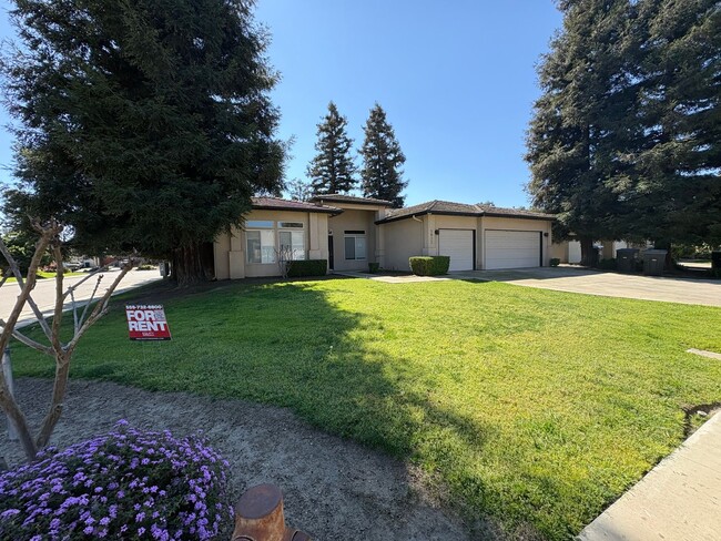 Building Photo - Amazing Home for Rent on a Corner Lot!!!