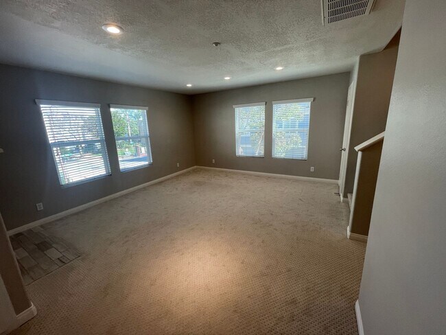 Foto del edificio - Beautiful and Modern Townhome in The Bay a...