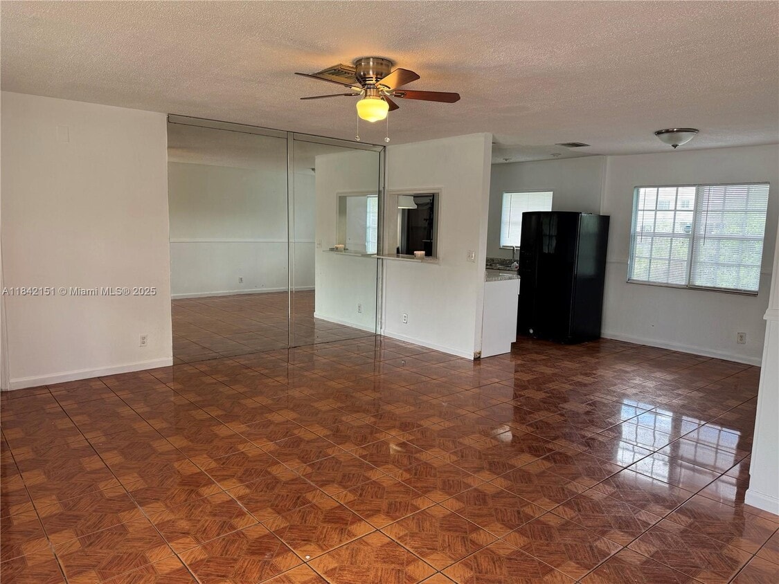 Primary Photo - 717 SW 79th Ave