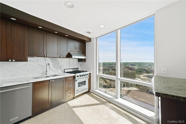 Building Photo - 1 Renaissance Square
