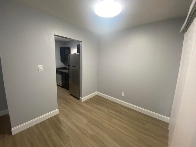 Foto del edificio - 1530 Live Oak Dr
