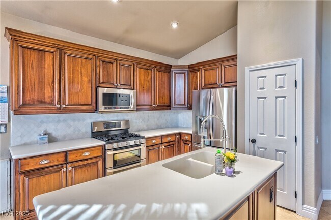 Foto del edificio - 10341 Timber Willow Ave