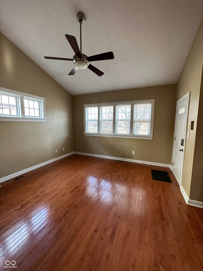 Building Photo - 1720 Yandes St