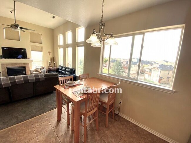 Foto del edificio - 50% First Months Rent!! --3 Bedroom Pentho...