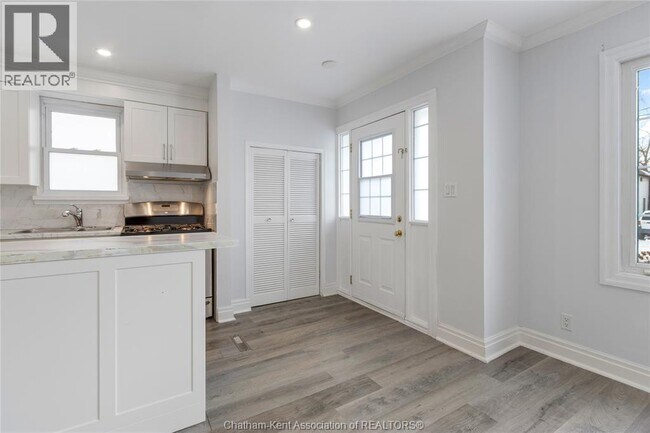 Photo du bâtiment - 33 Wilson Ave