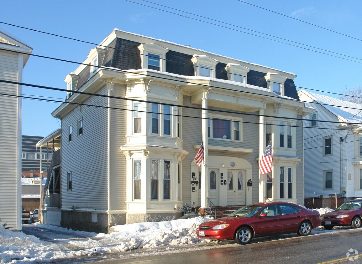 Primary Photo - 333 Main St