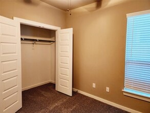 Building Photo - 9736 Grosbeak Ln