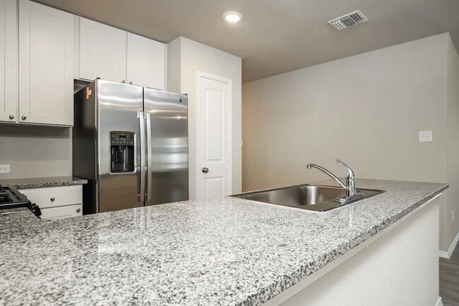 Foto del edificio - 5735 Leon Pl