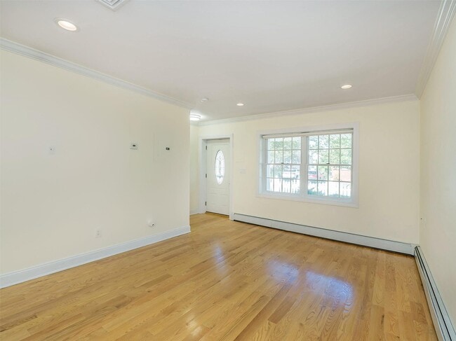 Foto del edificio - 30 Edgewood Rd