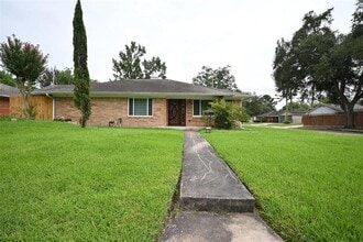 Building Photo - 2127 Lamonte Ln