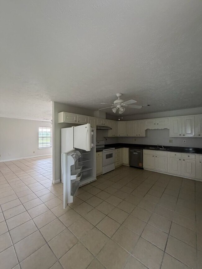 Building Photo - Renovated 3 Bedroom 2 Bath Home for Rent!!