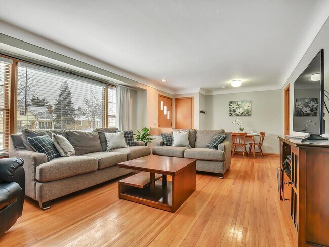 Foto del edificio - 6012 Xerxes Ave S