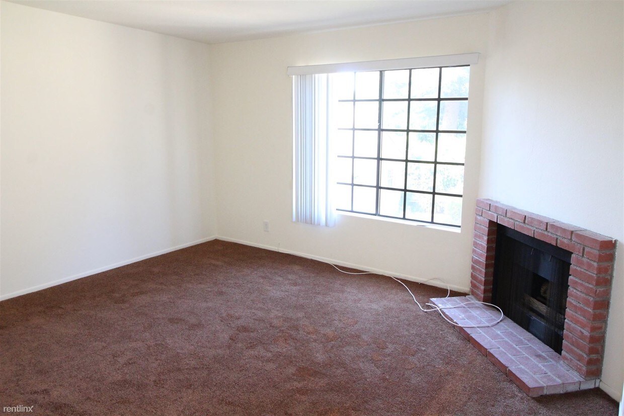 Primary Photo - 5735 Hazeltine Ave
