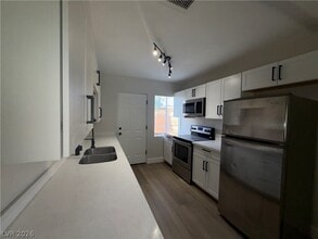 Building Photo - 1628 Thelma Ln