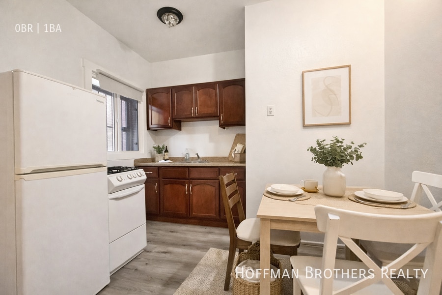 Building Photo - 1420 Flower St