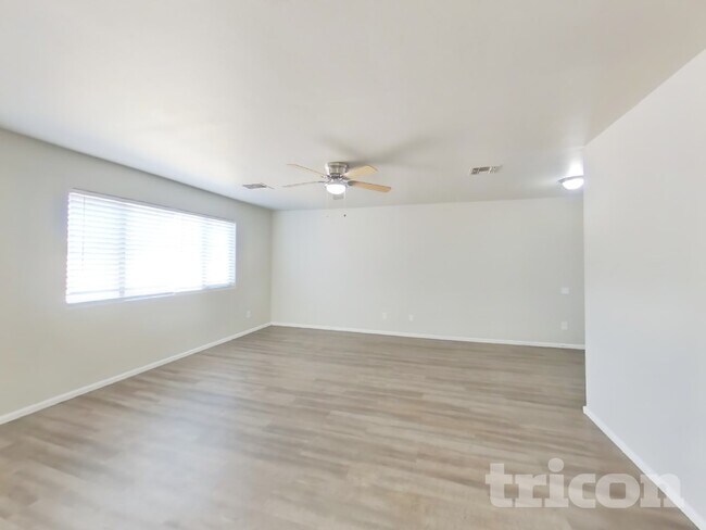 Building Photo - 4151 E Aragonite Ln