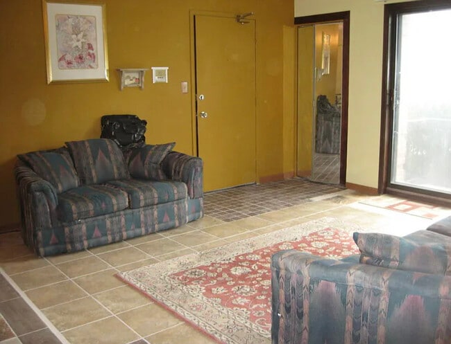 Building Photo - 5403 Chateau Dr