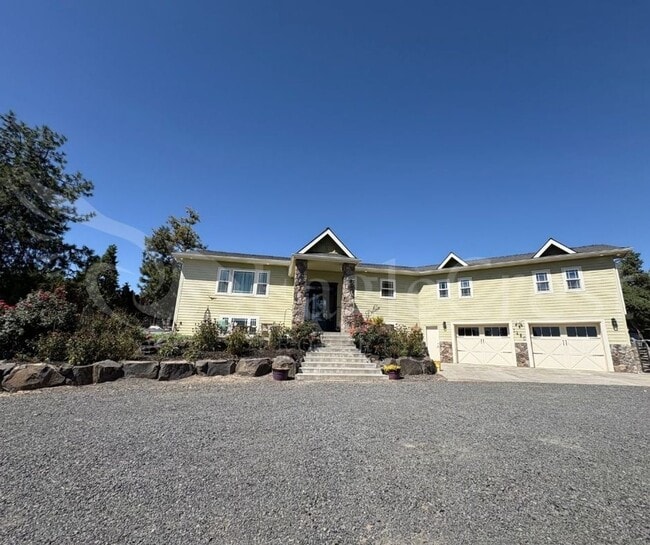 Building Photo - Beautiful Five Bedroom Home with Acreage, ...