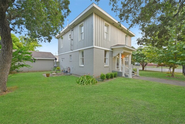 Building Photo - 3427 Avenue L
