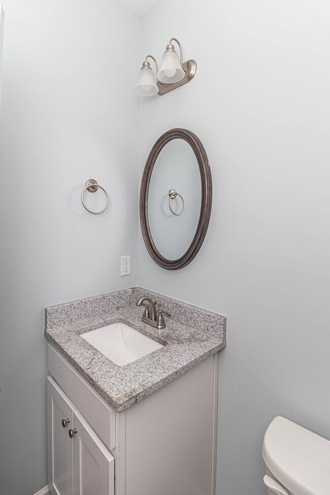Foto del edificio - SPACIOUS 2-Story Home in Pikeville School ...