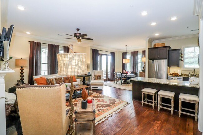Building Photo - 3 Bedroom Condo at the Country Club