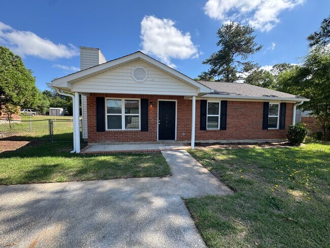 Foto del edificio - Charming 3 Bedroom, 2 Bath Home Available Now!