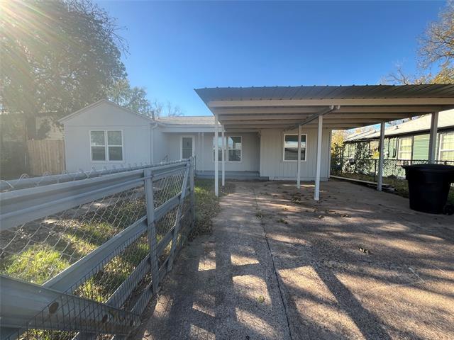 Building Photo - 210 Clyde St