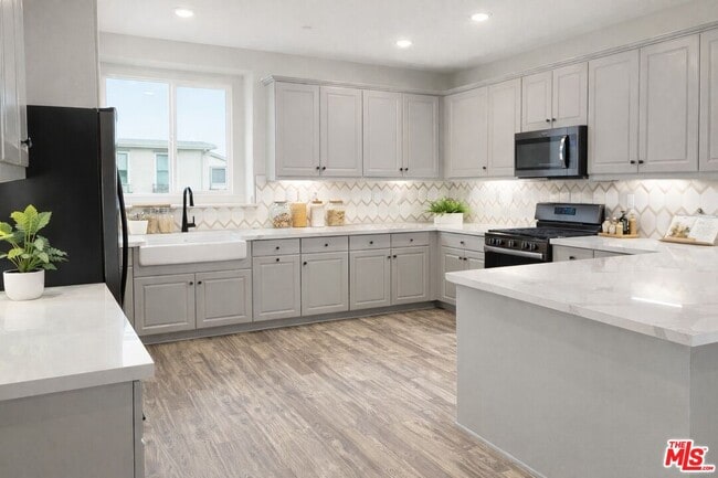 Foto del edificio - 713 Daniel Freeman Cir